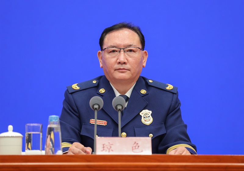高清草逼应急部党组成员、消防救援局局长琼色出席新闻发布会